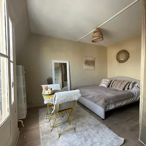  Appartement Studio Entierement Renove Place De La Bastille
